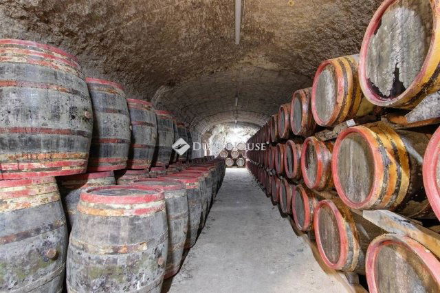 Eladó családi ház, Szomolyán 860 M Ft, 2 szobás