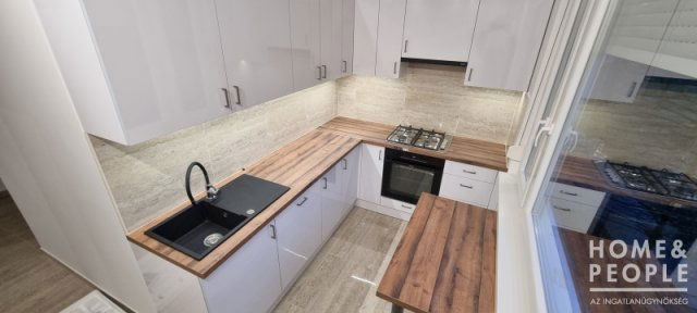 Eladó téglalakás, Szegeden 69.9 M Ft, 2+2 szobás