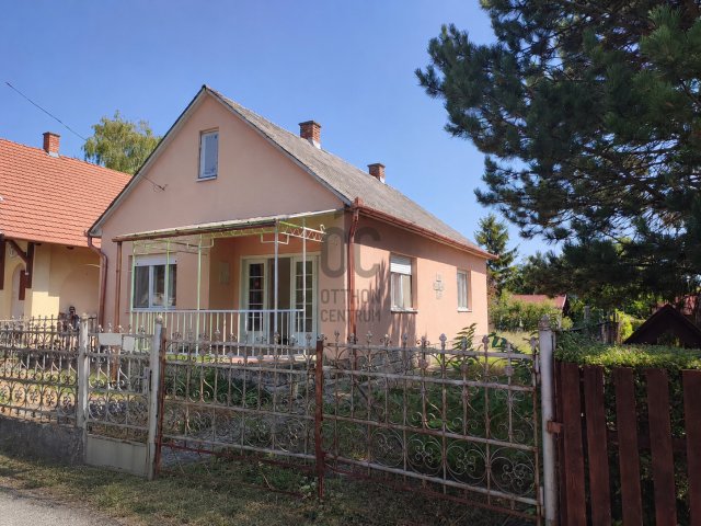 Eladó nyaraló, Fonyódon 45 M Ft, 2 szobás / költözzbe.hu