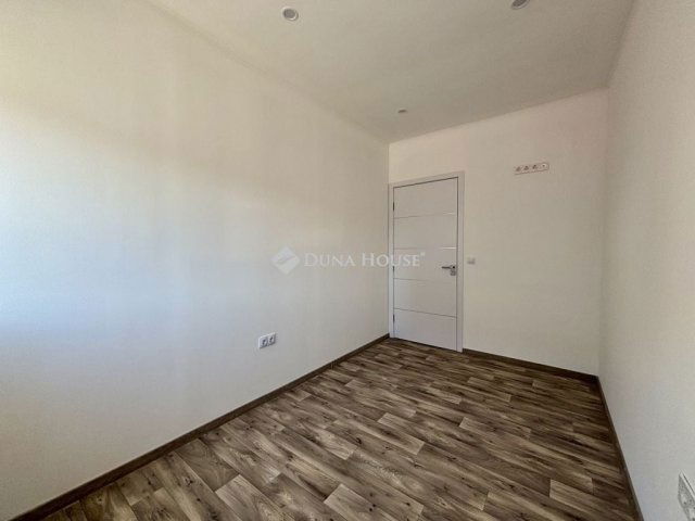 Eladó családi ház, Esztergomban 52.8 M Ft, 3 szobás