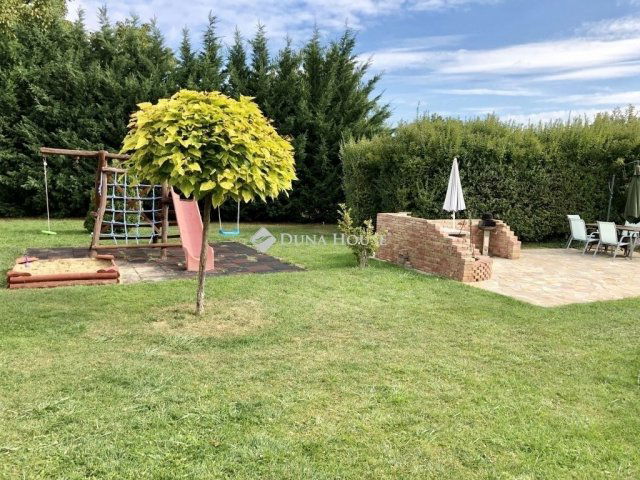 Eladó családi ház, Érden 230 M Ft, 4 szobás