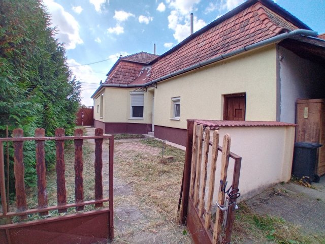 Eladó családi ház, Nagybaracskán, Szent István utcában