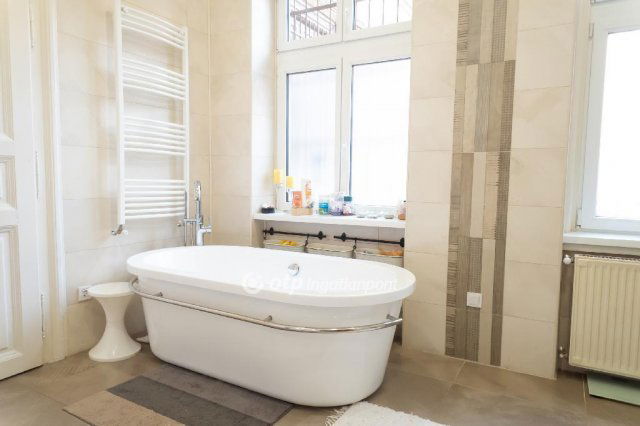 Eladó téglalakás, Budapesten, VII. kerületben 134.9 M Ft