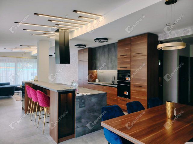 Eladó családi ház, Székesfehérvárott 219 M Ft, 5 szobás