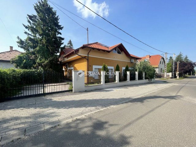 Eladó üzlethelyiség, XVII. kerületben, Nyitány utcában