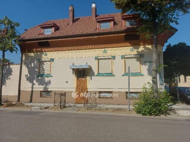 Eladó családi ház, Kecskeméten 150.045 M Ft, 1 szobás