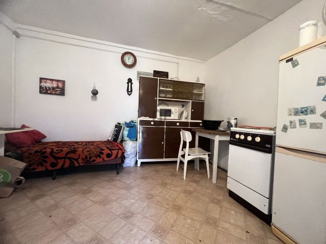 Eladó családi ház, Szekszárdon 8.5 M Ft, 1 szobás