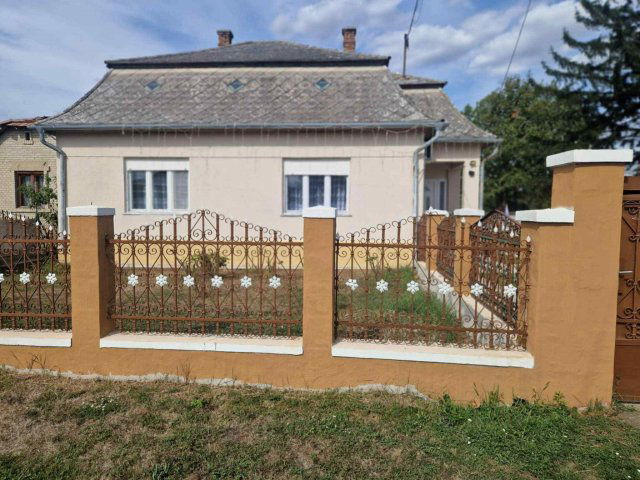 Eladó családi ház, Kállón 32.9 M Ft, 3+1 szobás