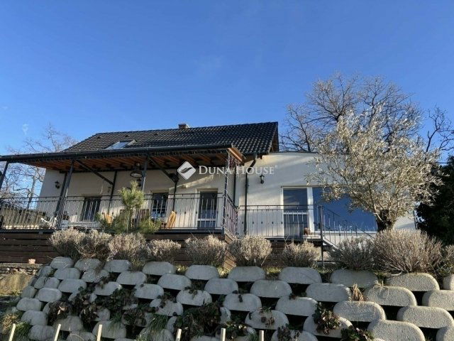 Eladó családi ház, Pécsett 124.9 M Ft, 3 szobás