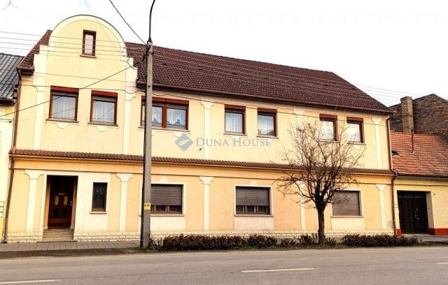 Eladó családi ház, Mohácson 109 M Ft, 2 szobás