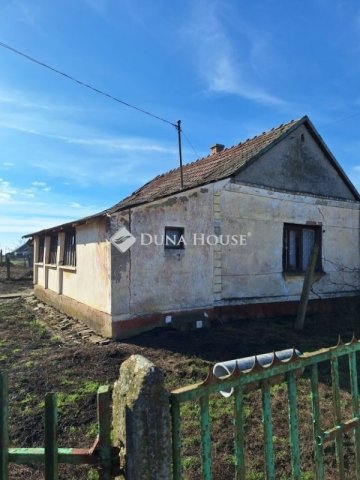 Eladó családi ház, Tetétlenen 4.9 M Ft, 2 szobás