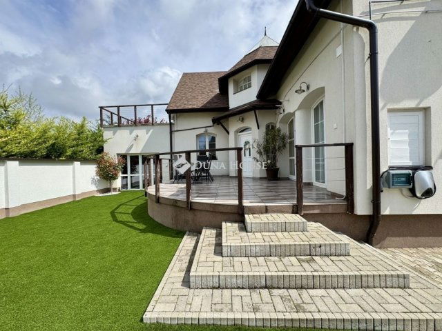 Eladó családi ház, Székesfehérvárott 165 M Ft, 6 szobás