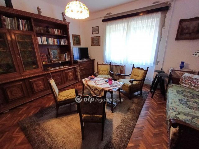 Eladó családi ház, Csongrádon 39.5 M Ft, 6 szobás