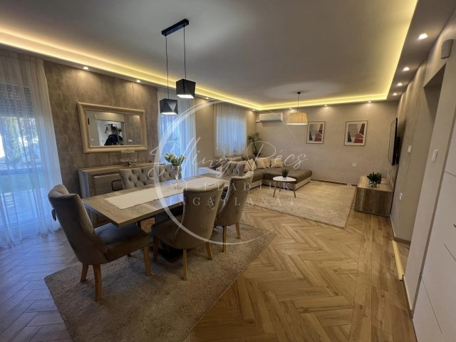 Eladó családi ház, Pécsett, Zsongorkő utcában 120 M Ft