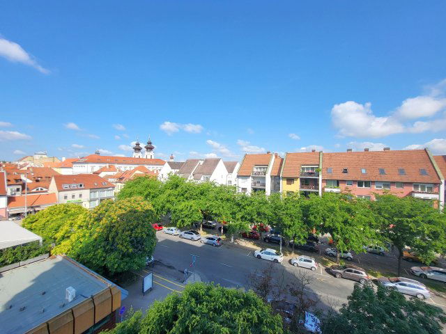 Eladó panellakás, Győrött 60 M Ft, 3 szobás