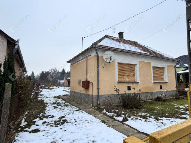 Eladó családi ház, Zalaszentgróton 28.5 M Ft, 3 szobás