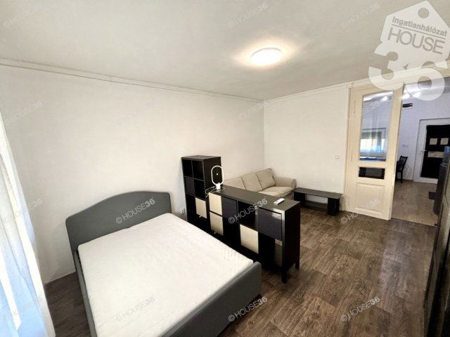 Eladó téglalakás, Kiskunfélegyházán 27.9 M Ft, 1 szobás