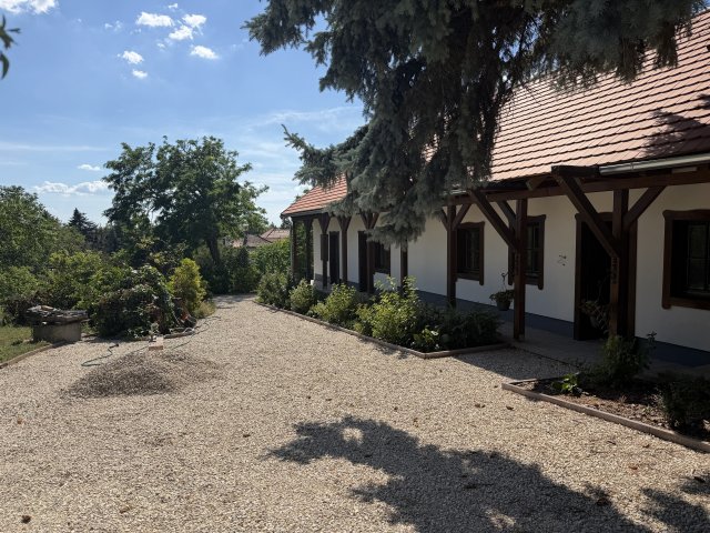 Eladó családi ház, Balatonfőkajáron 109 M Ft, 3+1 szobás