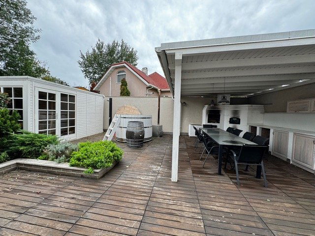 Eladó családi ház, Győrött 299 M Ft, 5+1 szobás