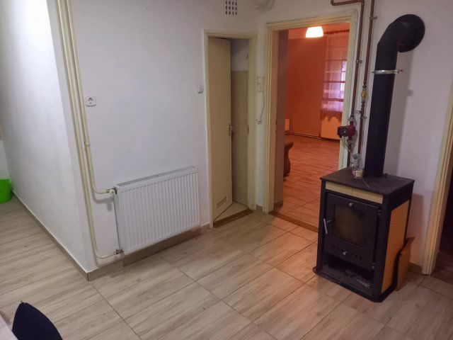 Eladó családi ház, Zsámbékon 52.3 M Ft, 2 szobás