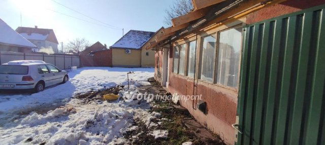 Eladó családi ház, Jászberényben 18.5 M Ft, 2 szobás