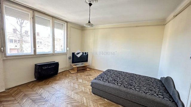 Eladó téglalakás, Kecskeméten 36 M Ft, 1 szobás