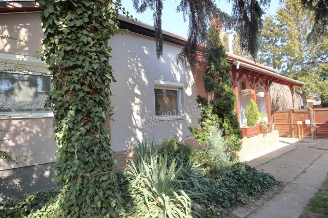 Eladó családi ház, Sándorfalván 97.8 M Ft, 5 szobás