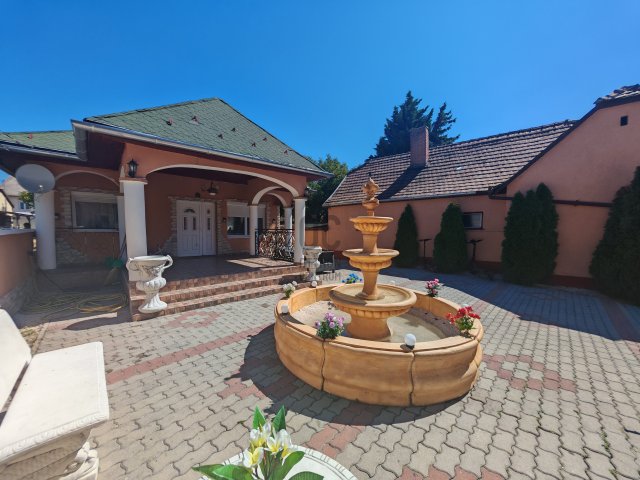 Eladó családi ház, Esztergomban 136 M Ft, 5 szobás