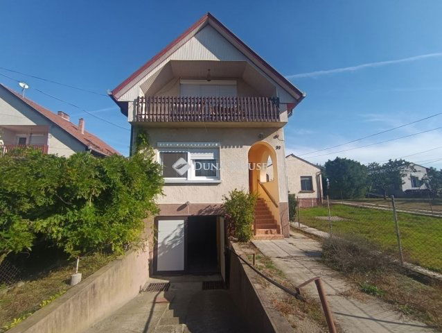 Eladó családi ház, Szigetszentmiklóson 63.9 M Ft, 3 szobás