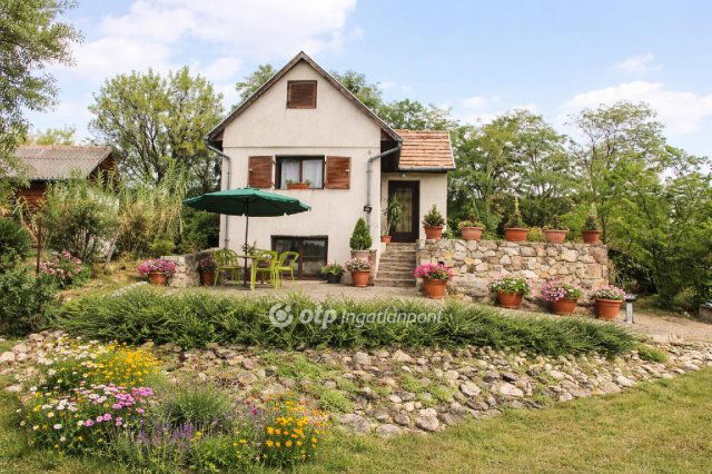 Eladó nyaraló, Bajon 64.9 M Ft, 2 szobás / költözzbe.hu