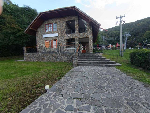 Eladó üzlethelyiség, Sátoraljaújhelyen 150 M Ft, 3 szobás