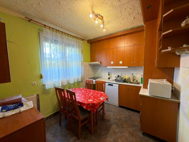 Eladó téglalakás, Komlón, Alkotmány utcában 43 M Ft