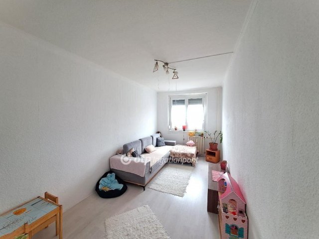 Eladó panellakás, Kecskeméten 47.5 M Ft, 2 szobás