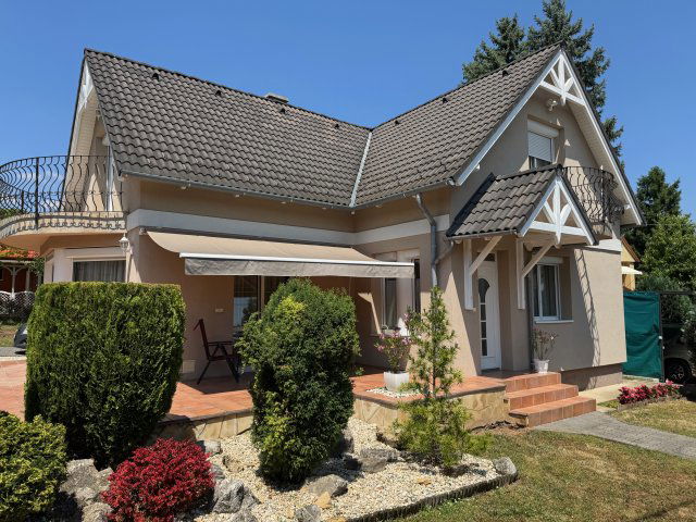Eladó családi ház, Balatonalmádiban 199 M Ft, 5 szobás