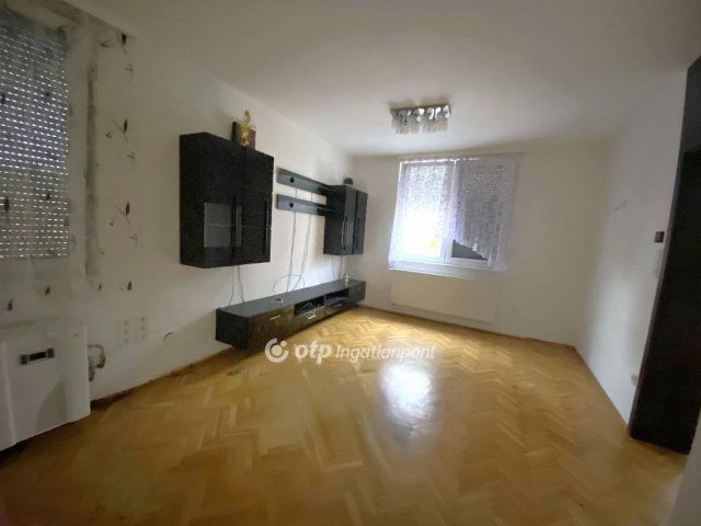 Kiadó téglalakás, albérlet, Salgótarjánban 90 E Ft / hó