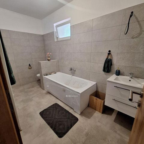 Eladó családi ház, Fóton 99.9 M Ft, 3+2 szobás