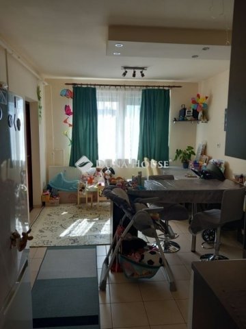 Eladó panellakás, Debrecenben 66.5 M Ft, 4 szobás