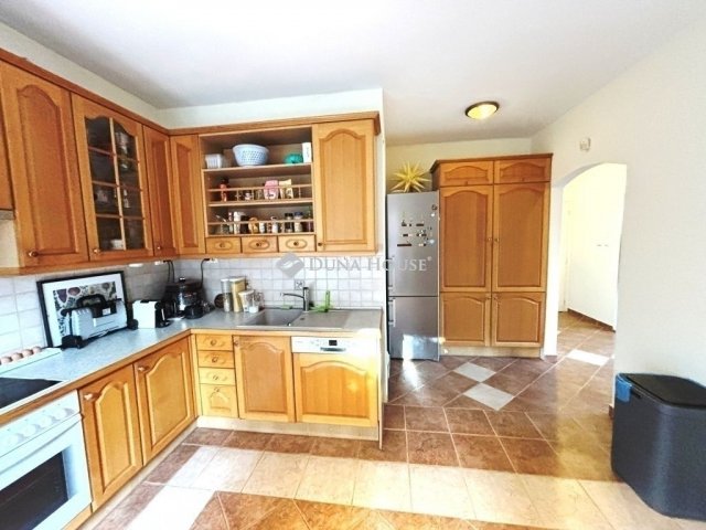 Eladó családi ház, Budapesten, III. kerületben 194.425 M Ft