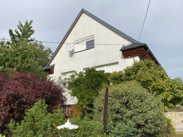 Eladó családi ház, Keszthelyen 74.9 M Ft, 6 szobás