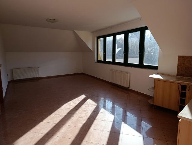 Eladó téglalakás, Veszprémben 119 M Ft, 4 szobás