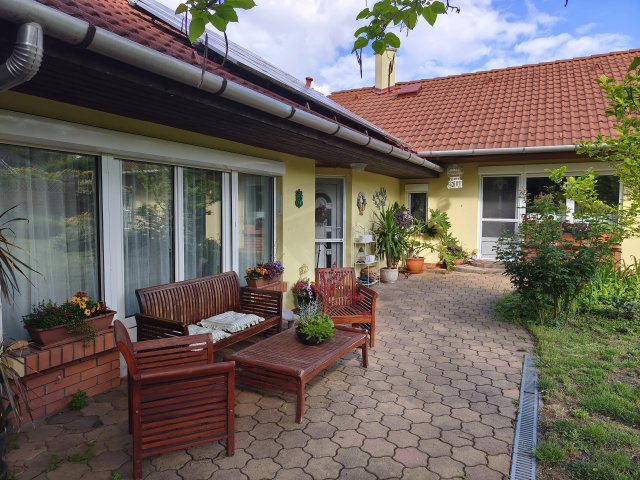 Eladó családi ház, Mogyoródon 179.99 M Ft, 4+1 szobás