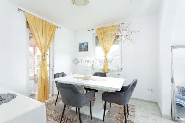 Eladó családi ház, Máriakálnokon 69.9 M Ft, 4 szobás