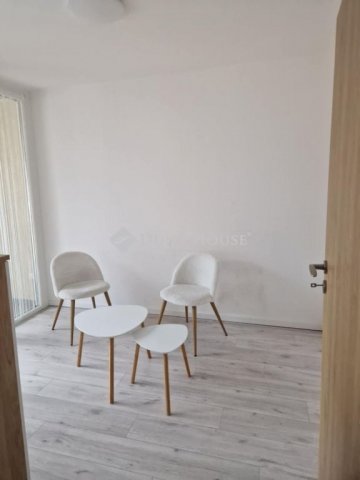 Kiadó téglalakás, albérlet, Pécsett, Koller utcában, 3 szobás