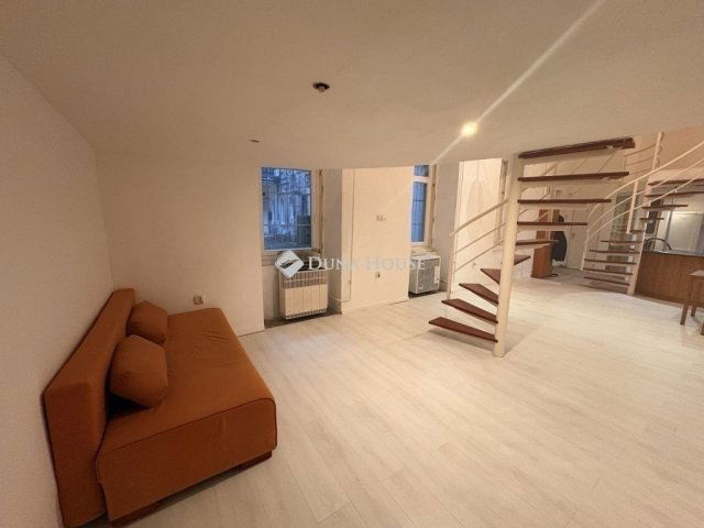 Eladó téglalakás, Budapesten, VI. kerületben 79.9 M Ft, 1 szobás