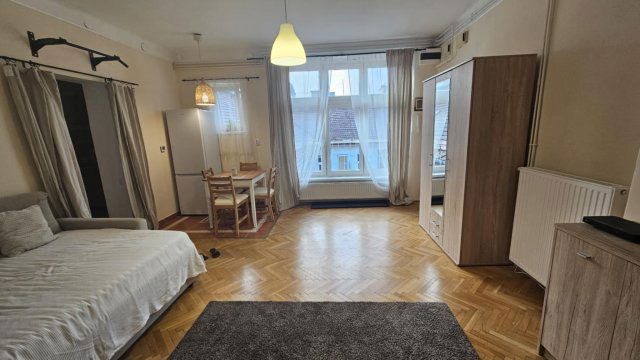 Eladó téglalakás, Budapesten, VI. kerületben 59 M Ft, 1 szobás