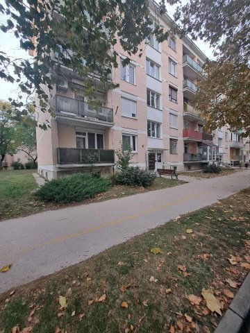 Eladó téglalakás, Oroszlányban 30 M Ft, 1 szobás