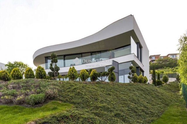 Eladó családi ház, Szentendrén 460 M Ft, 5 szobás