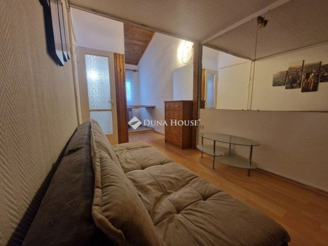 Eladó családi ház, Budapesten, XV. kerületben 49.9 M Ft