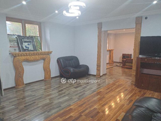 Eladó családi ház, Kisújszálláson 11 M Ft, 2 szobás