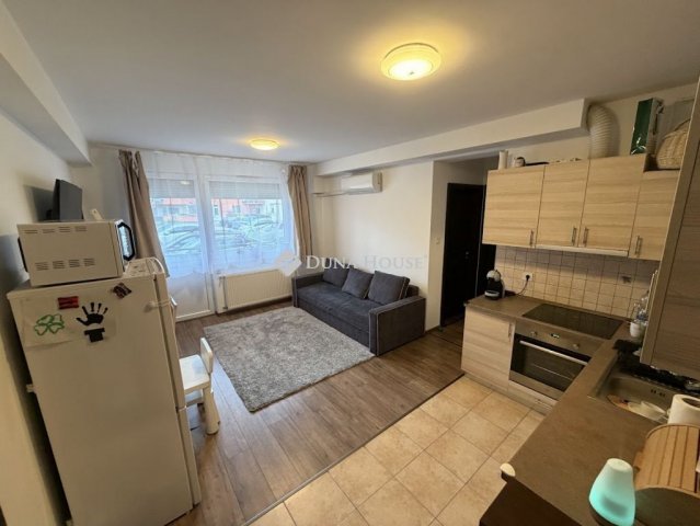 Eladó téglalakás, Szigetszentmiklóson 69.9 M Ft, 1+3 szobás